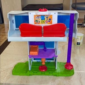 Imaginext teen titans house but no characters